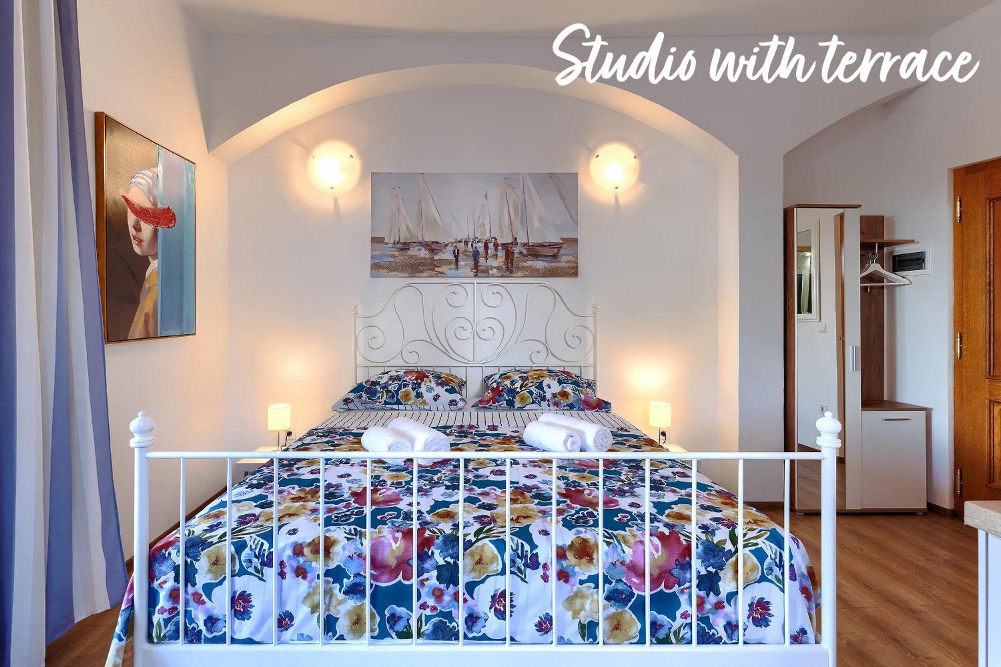 Studios Notte Sul Porto 로비니 외부 사진